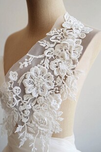 精致单肩蕾丝婚纱装饰