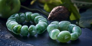 绿玉手串 尽显自然雅致