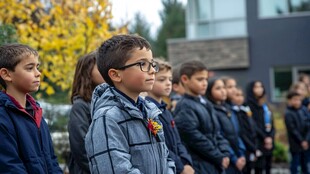 学生整齐列队参加活动