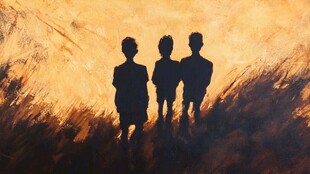 三个孩子的黄昏剪影