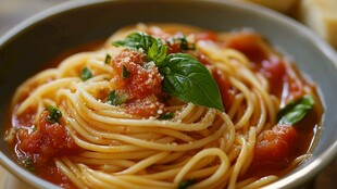 美味番茄罗勒意大利面