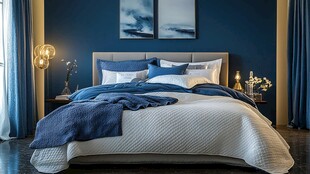 深蓝卧室营造静谧睡眠氛围