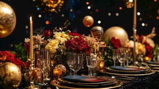 华丽节日餐桌装饰布置