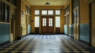 复古风格的走廊空间