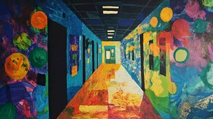 色彩斑斓的艺术走廊空间