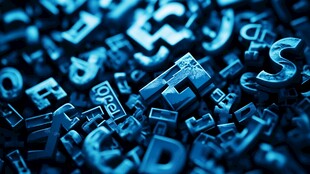 蓝色字母堆砌的视觉盛宴