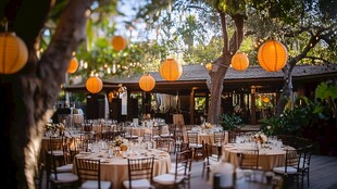 户外浪漫橙灯笼婚礼布置