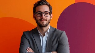 自信商务男士的风采展示