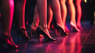 舞台上的高跟鞋美腿秀