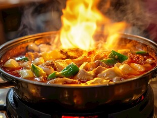 火焰锅中的美味佳肴