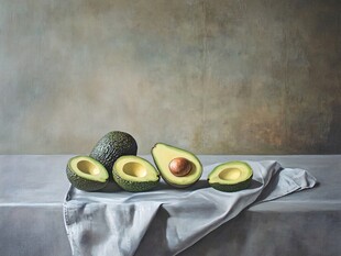 静物 布上摆放的新鲜牛油果