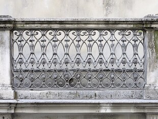 古典铁艺栏杆细节特写