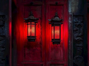 古门红灯笼营造中式氛围