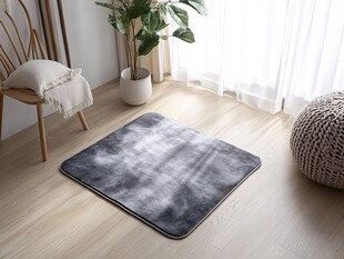 简约风室内地毯装饰一角