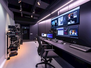 专业影视剪辑控制室