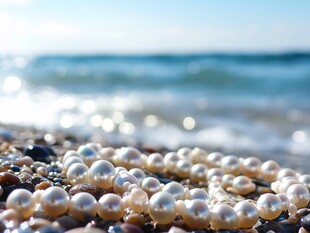 海滩上的珍珠项链美景