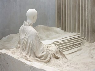 静坐僧像 营造静谧禅意空间