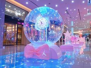 梦幻商场内的水晶球时钟装置