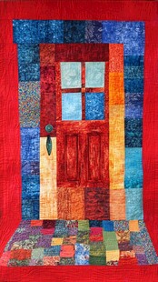 彩色拼布艺术中的红色门