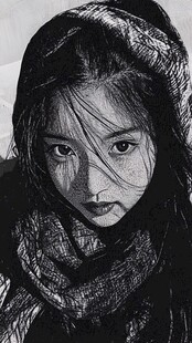 黑白素描下的迷人女性