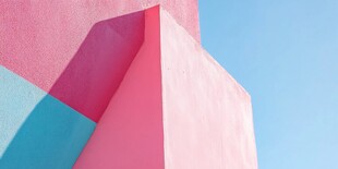 多彩几何建筑一角