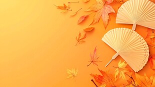 秋景中折扇与落叶之美