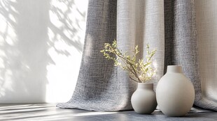 窗边素雅花瓶与绿植摆件