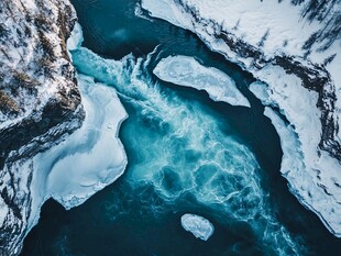 冰雪河流的壮丽自然景观