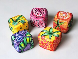 手绘水果图案彩色立方体