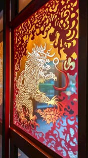 中式龙纹雕花窗艺术展示