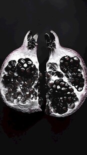 黑白风切开的石榴果实