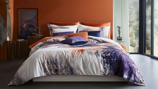 多彩床品打造温馨卧室空间