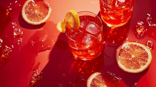 红底冰爽柠檬鸡尾酒