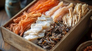 木盒中的多样美味干制食材