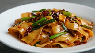 香辣宽面 诱人美味面食