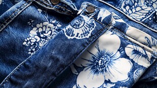 蓝白印花牛仔布料细节