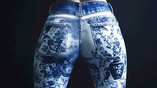 青花瓷图案牛仔裤背面特写