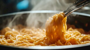 热气腾腾的美味芝士意大利面