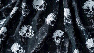 骷髅图案黑色布料特写