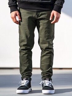 男士军绿色休闲裤穿搭展示