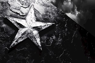 沧桑五角星与阴沉天空