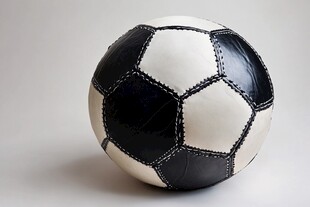 经典黑白足球特写