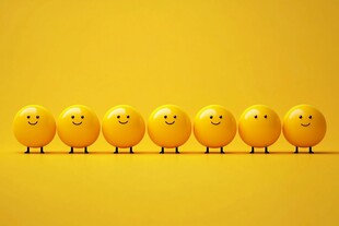 一排笑脸小球的欢乐画面