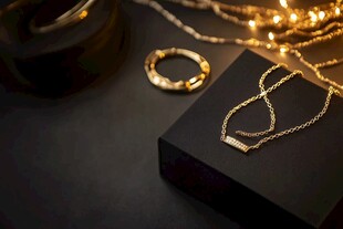 奢华金饰展示 精致亮眼