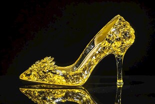 璀璨金色水晶高跟鞋