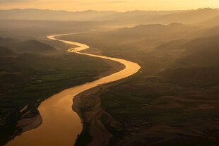 黄河夕照下的蜿蜒壮美