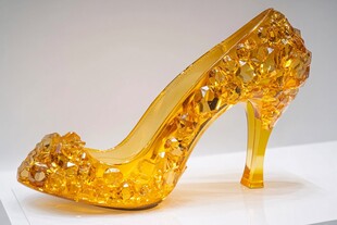 璀璨金色水晶高跟鞋