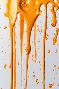 橙色涂料流淌的艺术瞬间