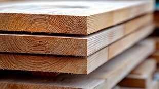 堆叠的精美木质板材