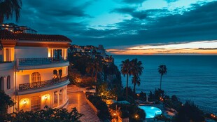 海滨奢华别墅的黄昏美景